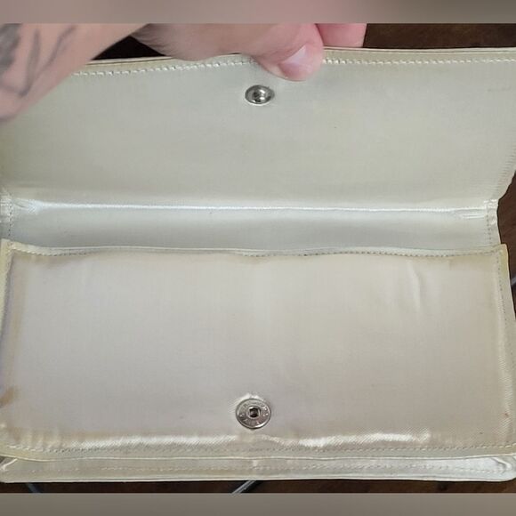 Vintage Satin Foldover clutch - Picture 5 of 6